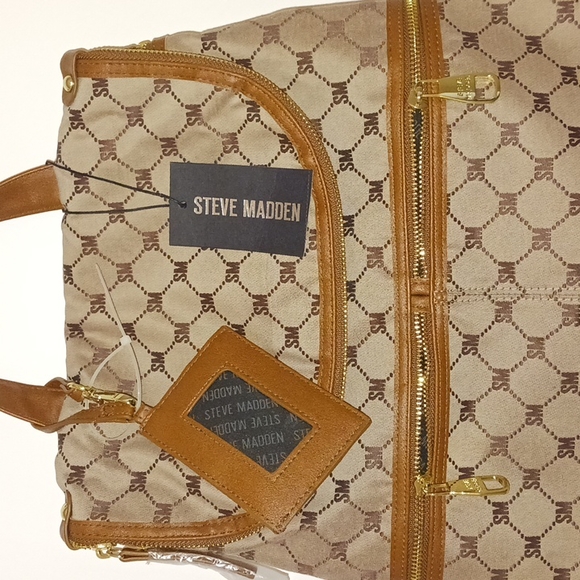 NWT Steve Madden - Embossed Logo Backpack with Charm Accessory - Picture 15 of 15